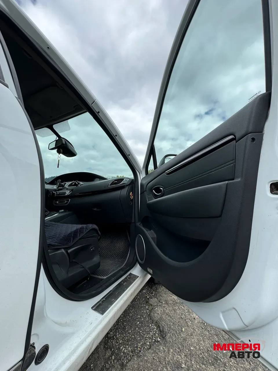 Renault Scenic - фото 16