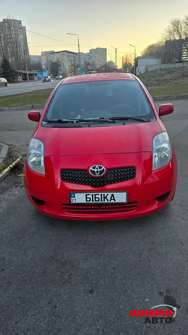 Toyota Yaris - фото 2