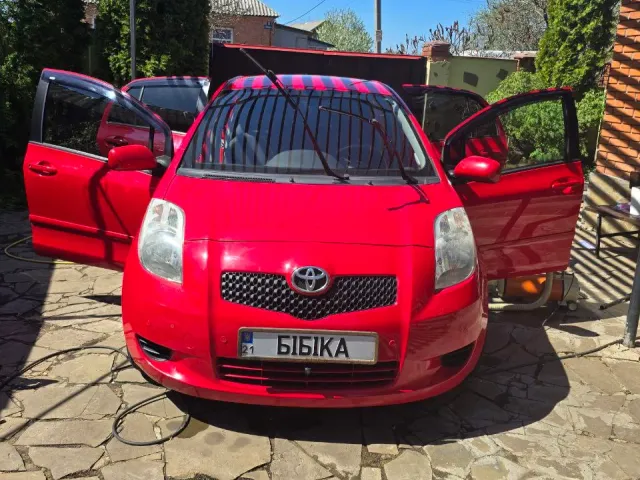 Toyota Yaris - фото 1