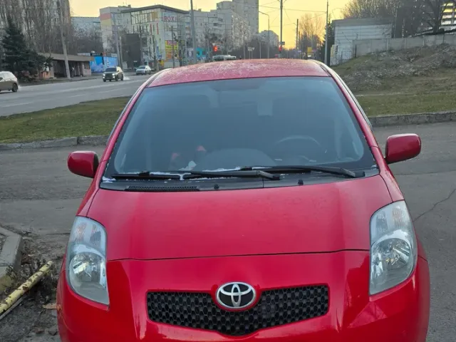 Toyota Yaris - фото 2