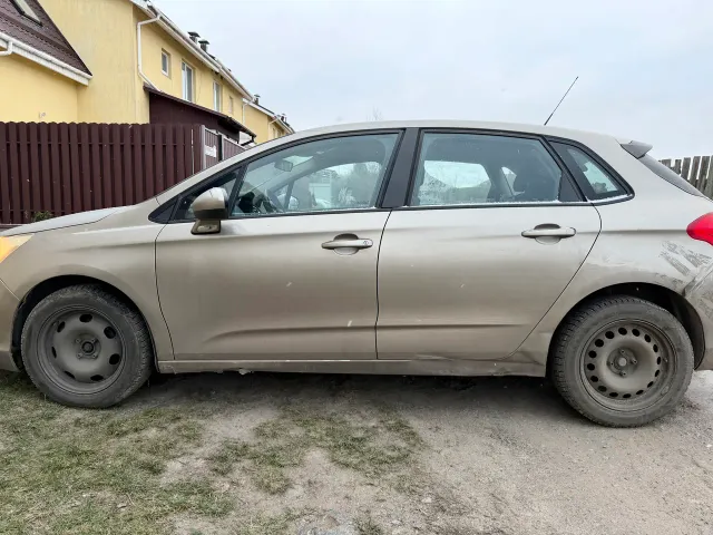 Citroen C4 - фото 4