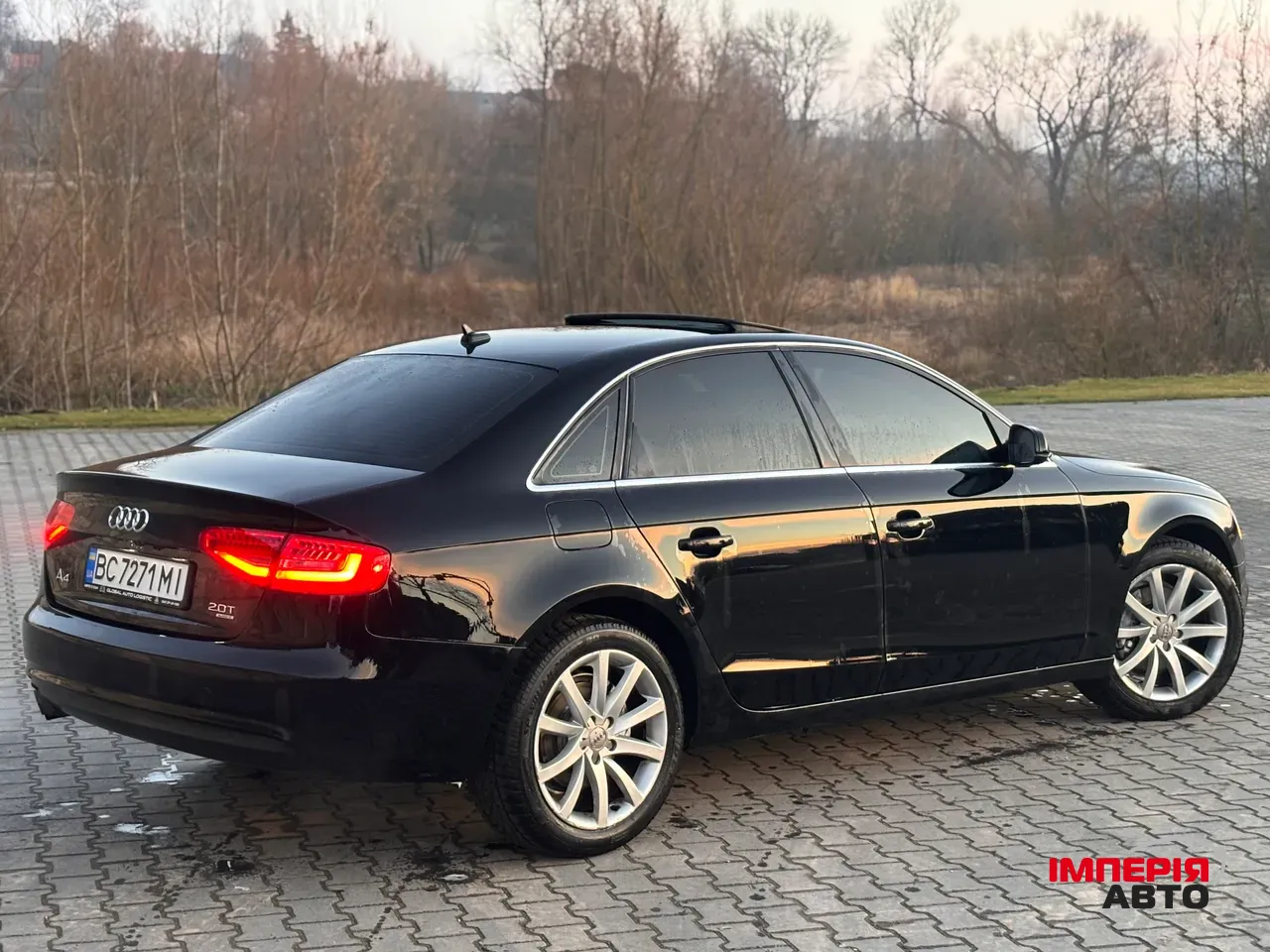 Audi A4 - фото 8