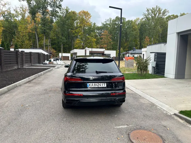 Audi Q7 - фото 5