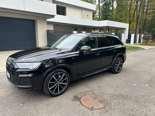 Audi Q7 - фото 1