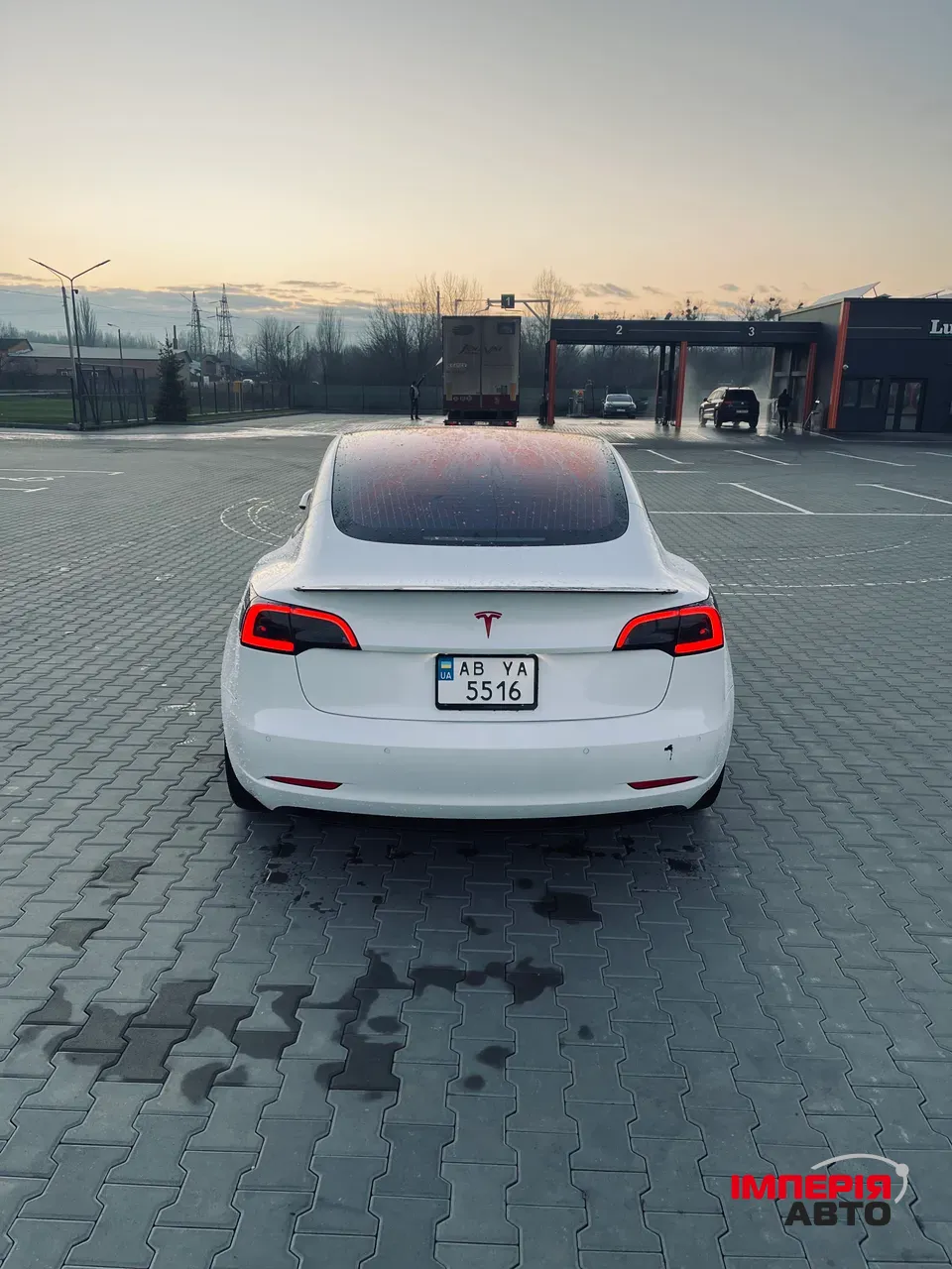 Tesla Model 3 - фото 3