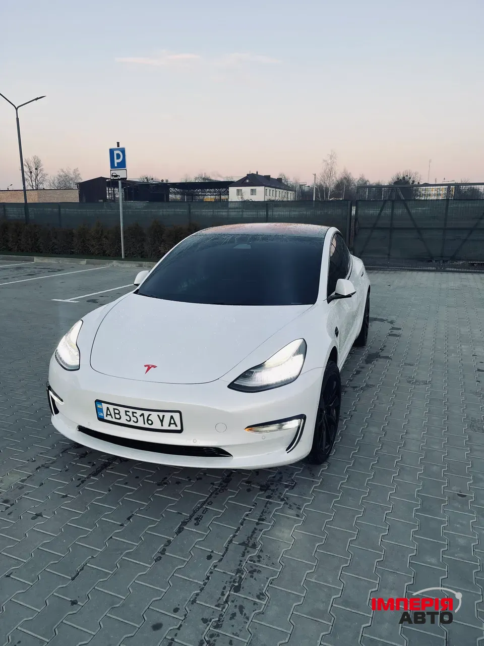 Tesla Model 3 - фото 1