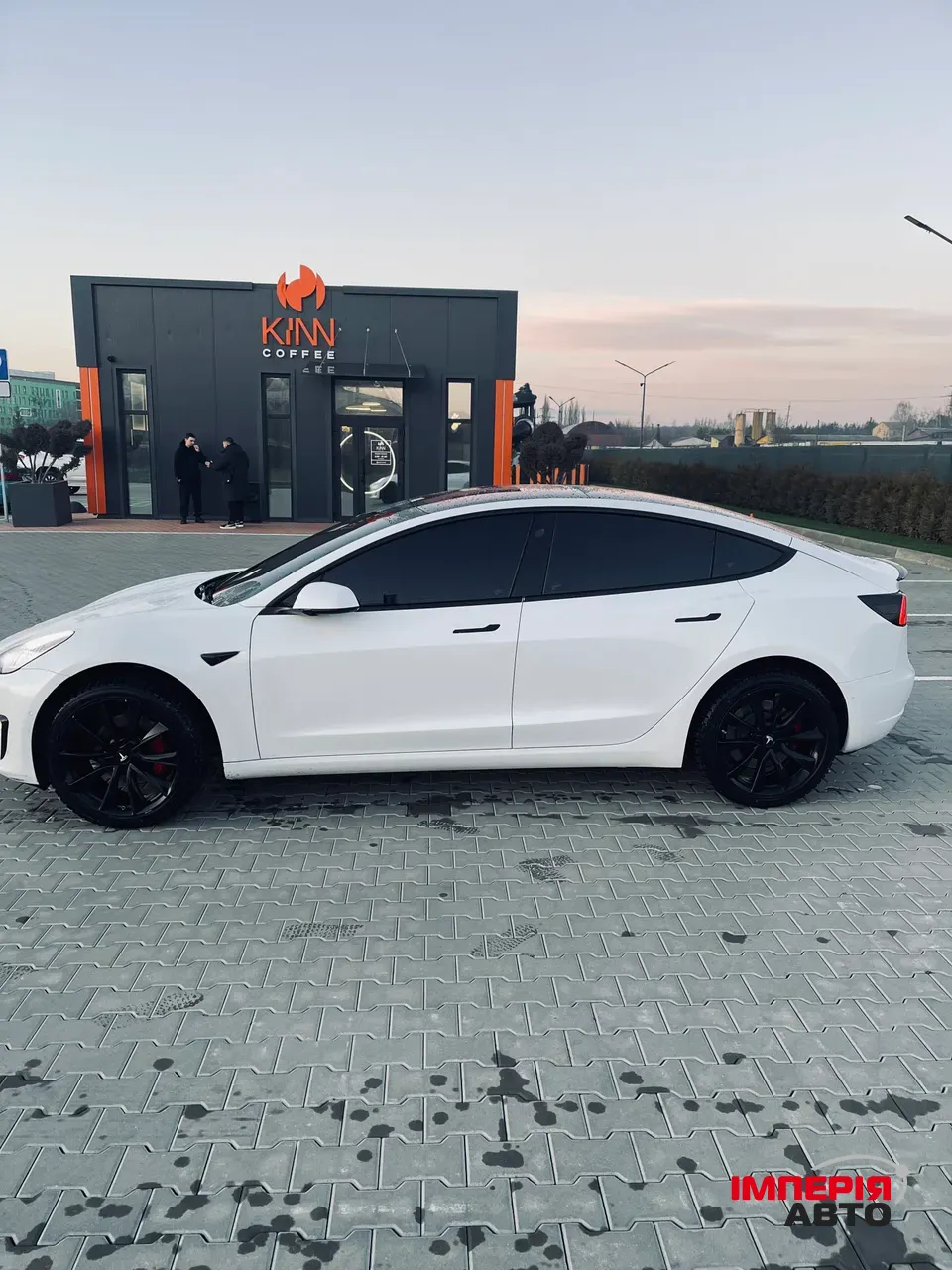 Tesla Model 3 - фото 2