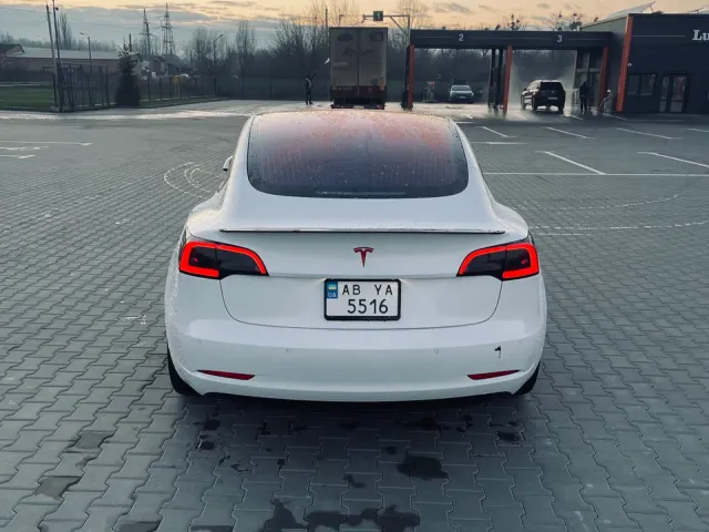 Tesla Model 3 - фото 3