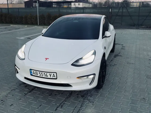 Tesla Model 3 - фото 1