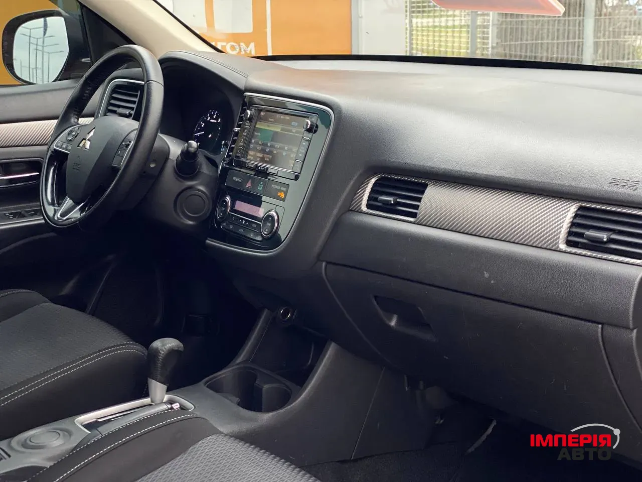 Mitsubishi Outlander - фото 12