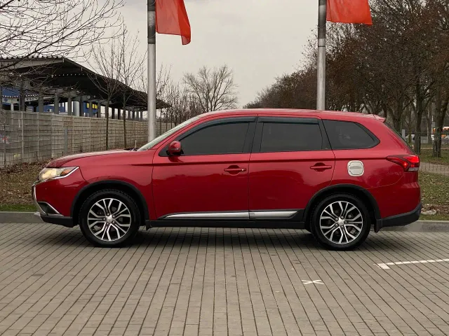Mitsubishi Outlander - фото 5