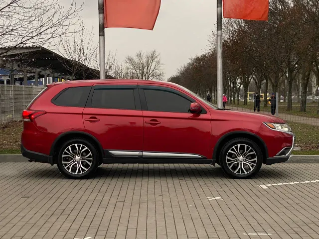 Mitsubishi Outlander - фото 4