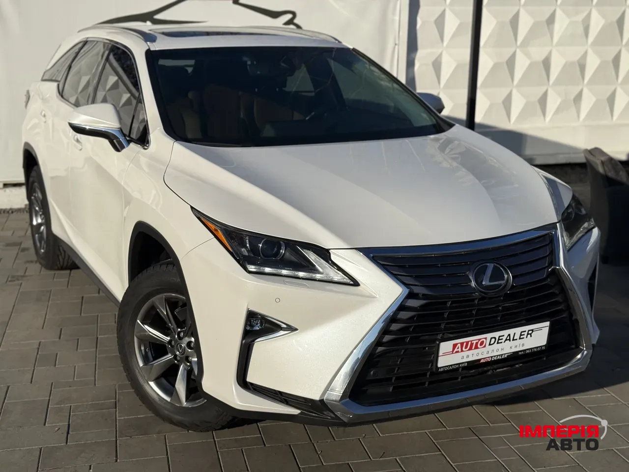 Lexus RX - фото 1