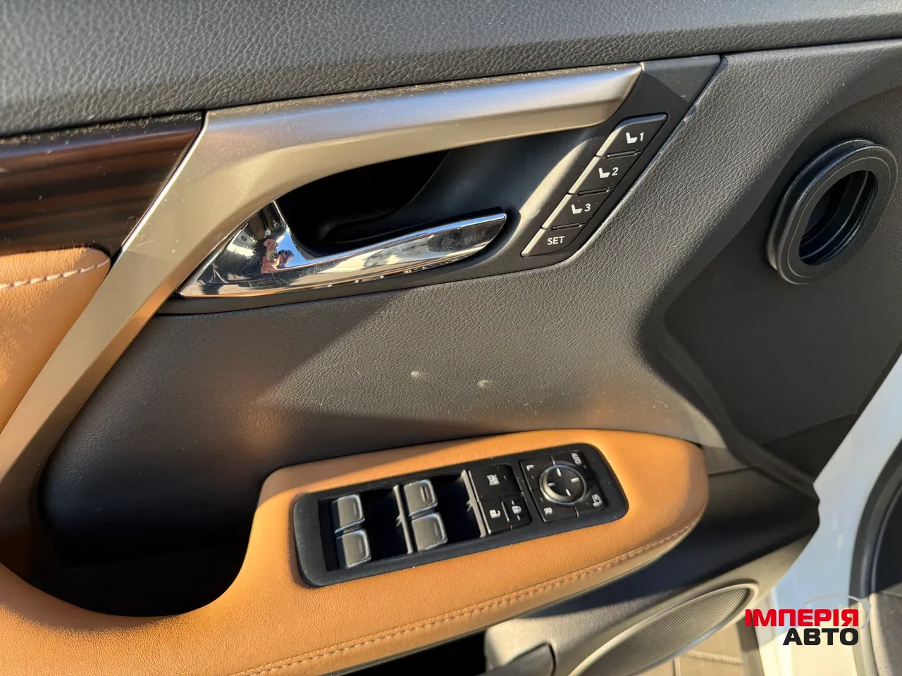 Lexus RX - фото 21