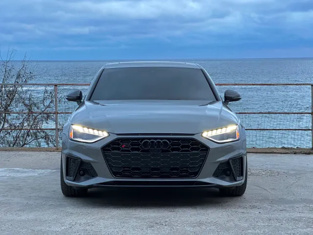 Audi S4 - фото 2