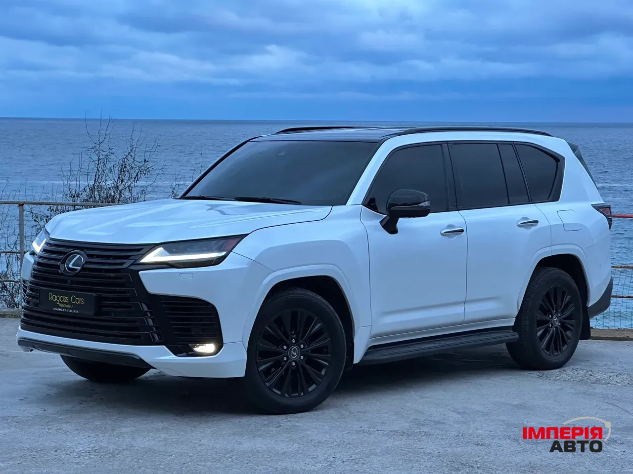 Lexus LX - фото 1