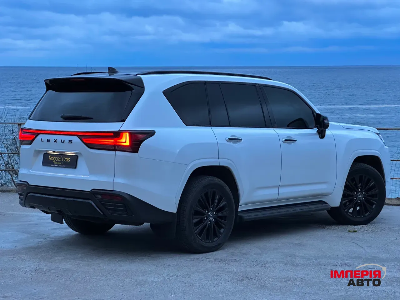 Lexus LX - фото 10