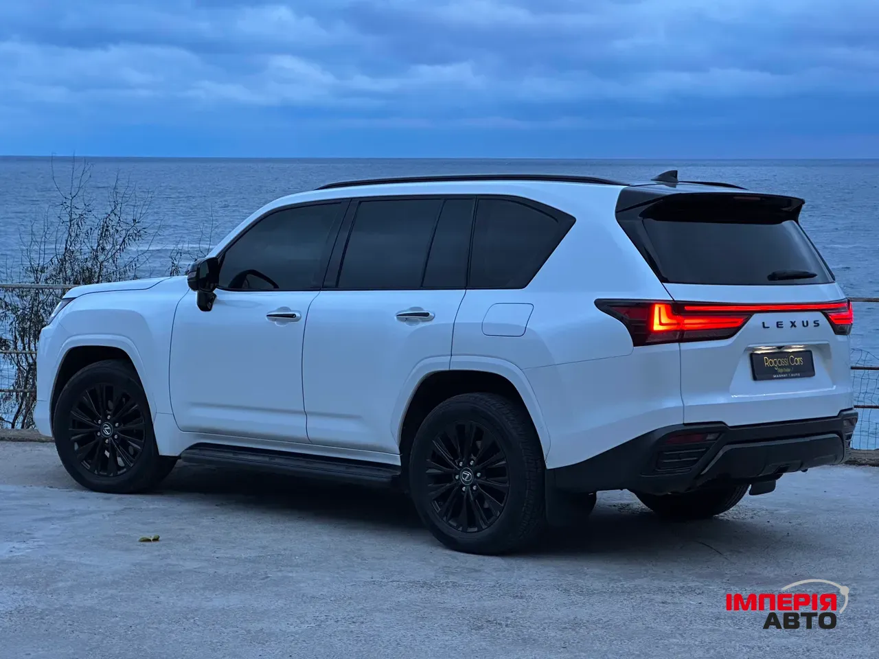 Lexus LX - фото 8