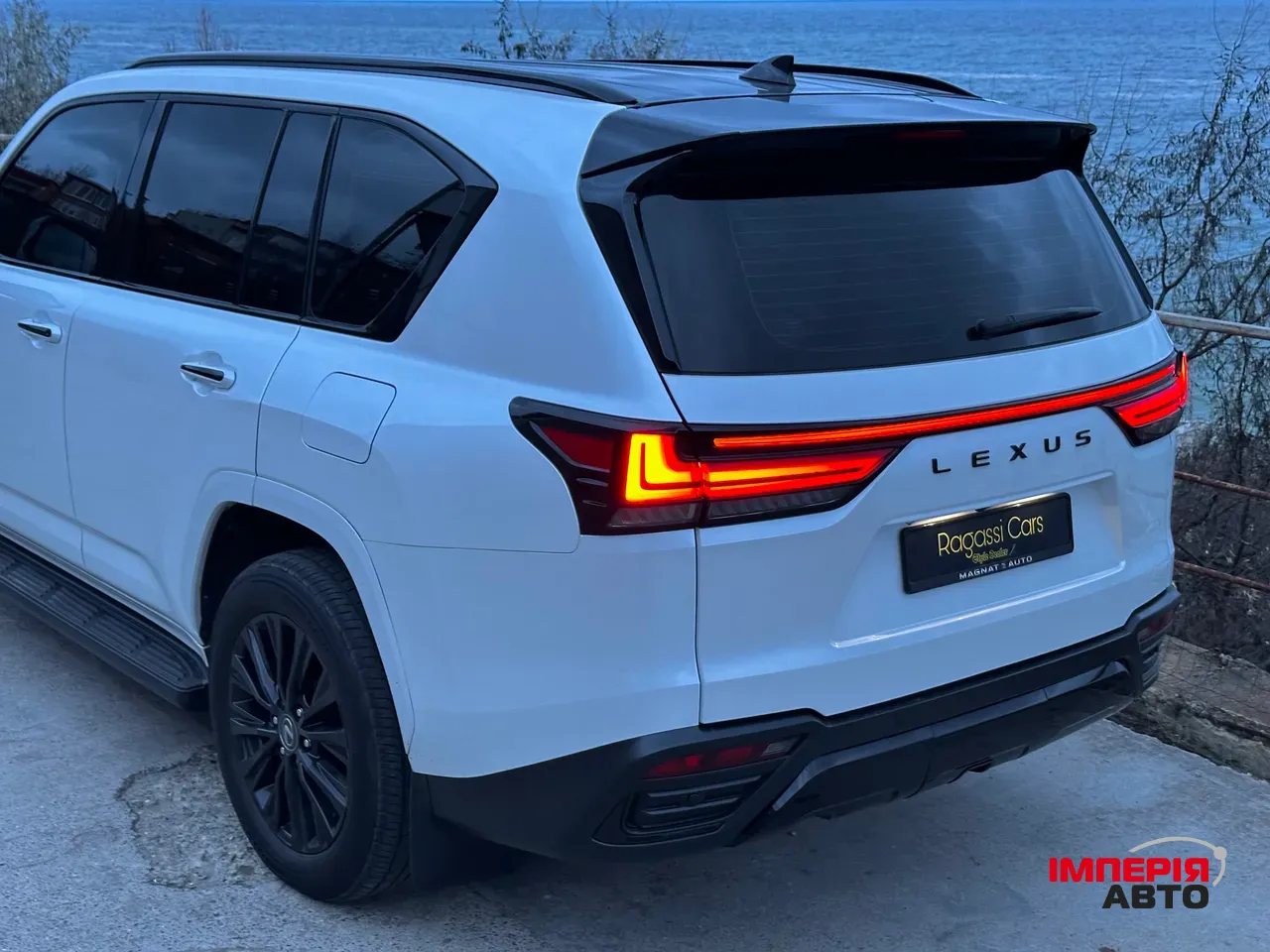 Lexus LX - фото 6