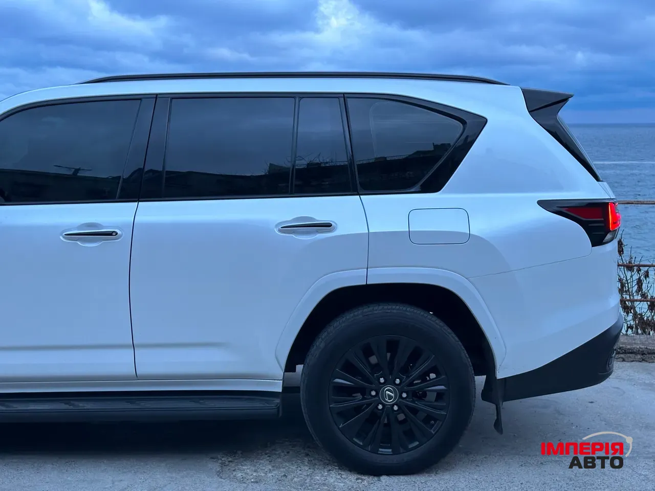 Lexus LX - фото 7