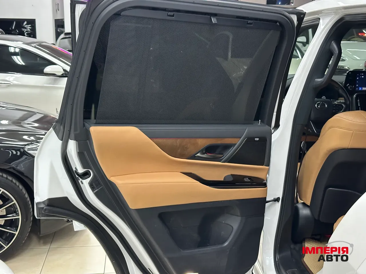 Lexus LX - фото 16