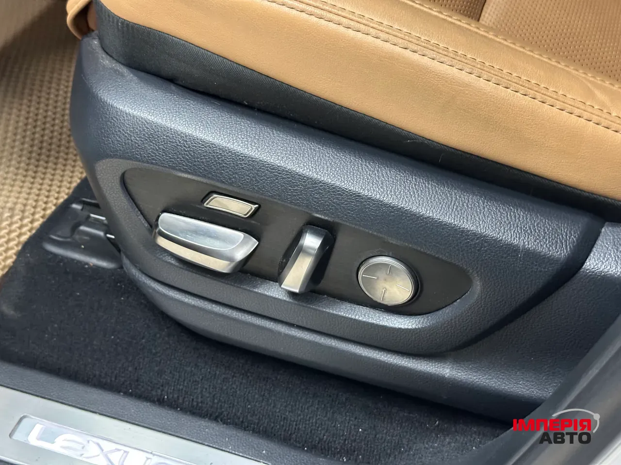 Lexus LX - фото 24