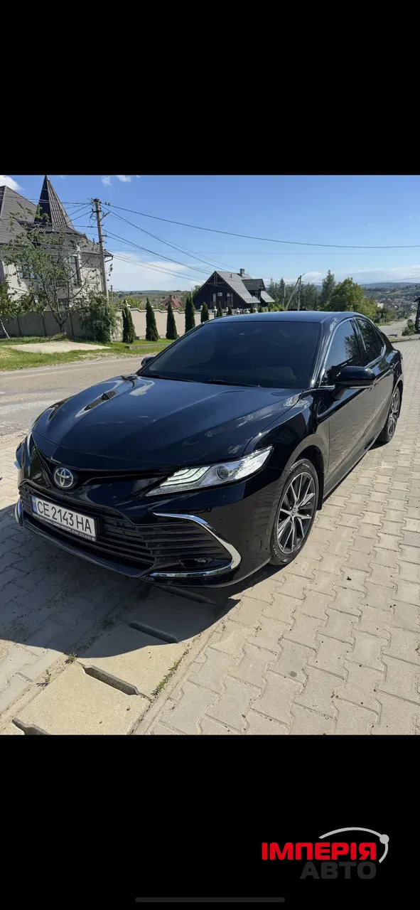 Toyota Camry - фото 1