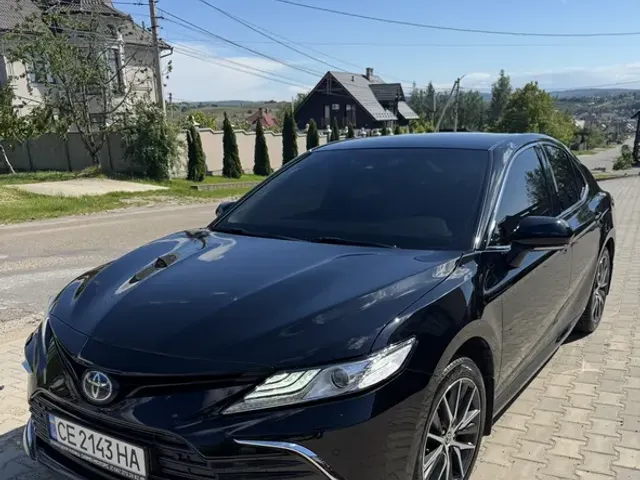 Toyota Camry - фото 1