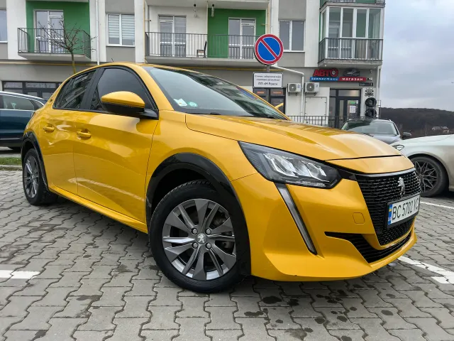 Peugeot 208 - фото 1