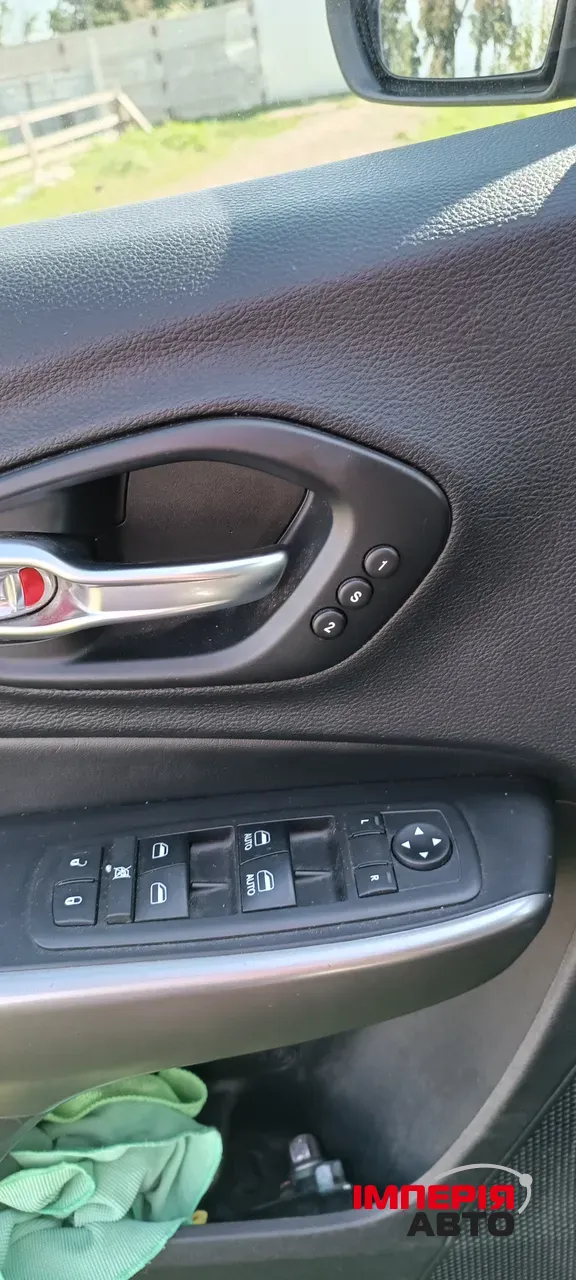 Jeep Cherokee - фото 4