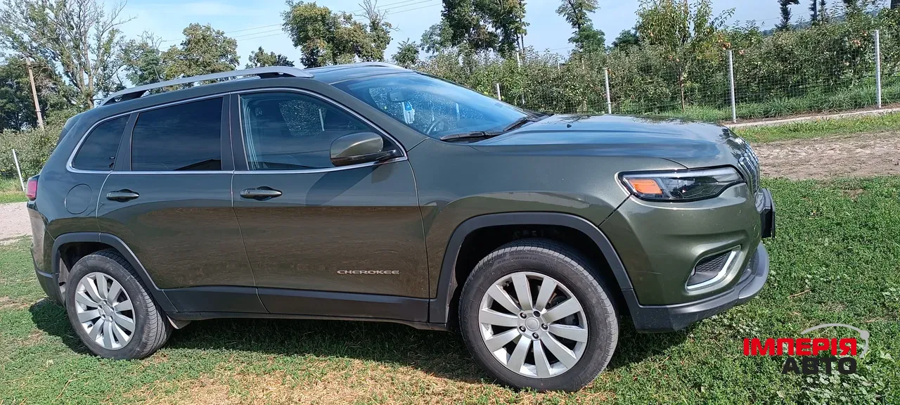 Jeep Cherokee - фото 3