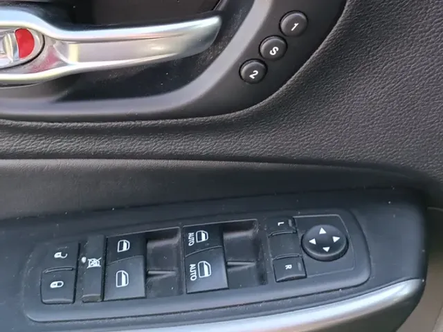 Jeep Cherokee - фото 4