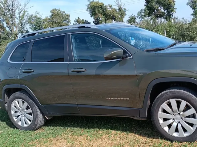 Jeep Cherokee - фото 3