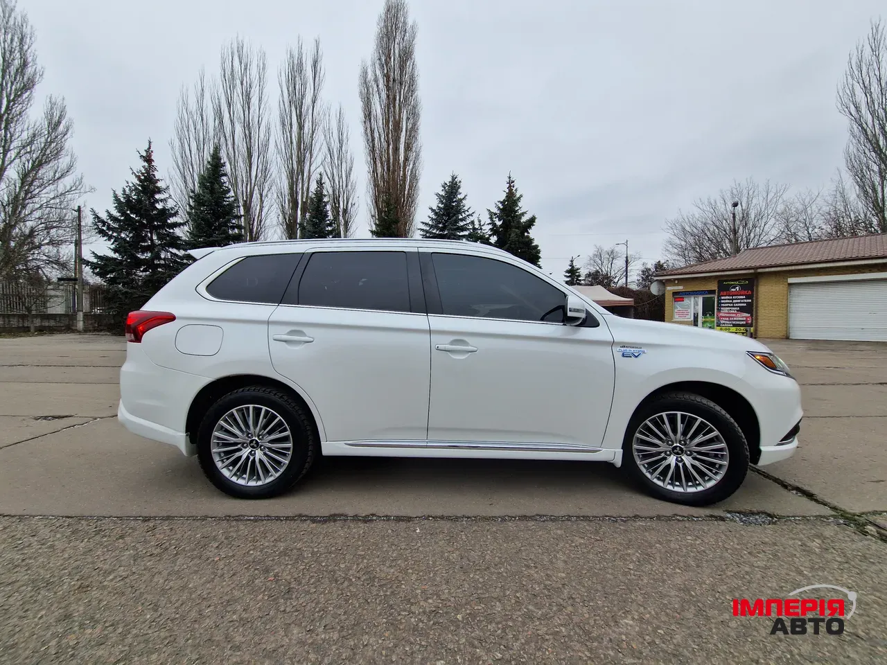 Mitsubishi Outlander - фото 3