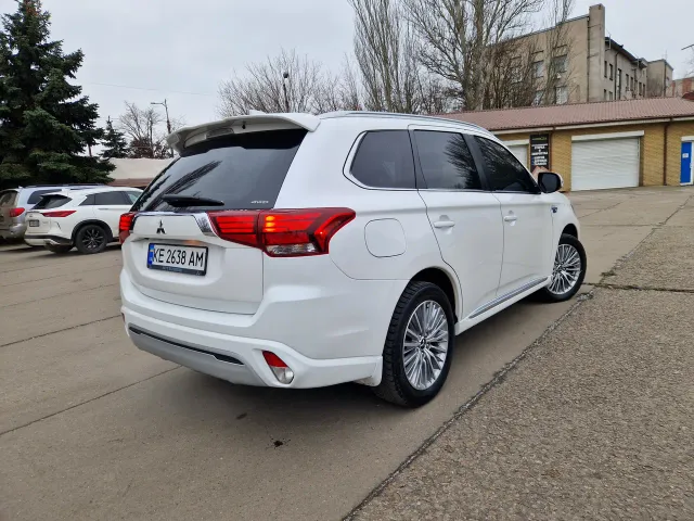 Mitsubishi Outlander - фото 4