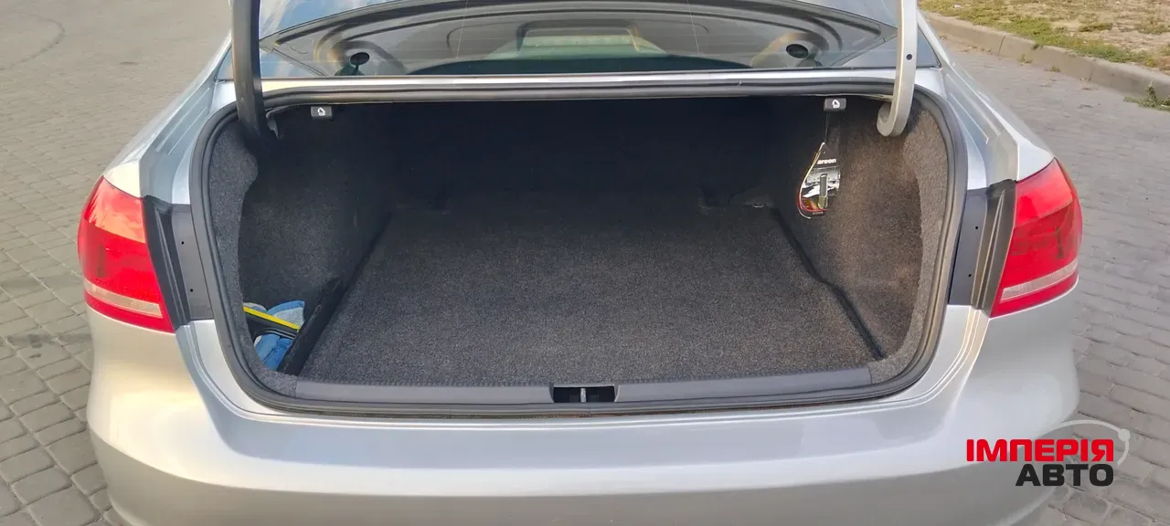 Volkswagen Passat (North America and China) - фото 11