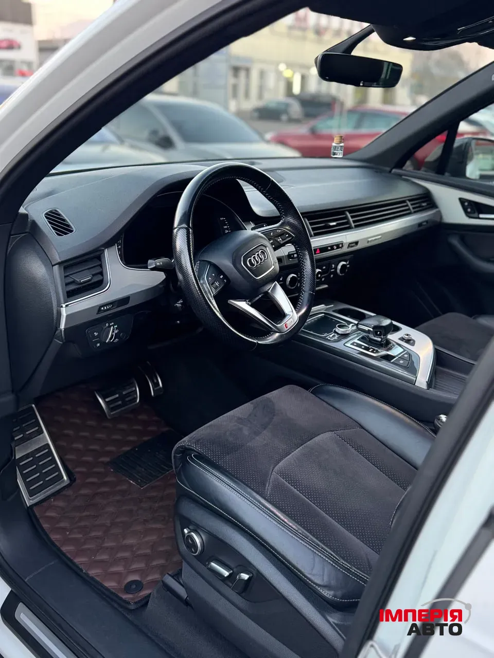 Audi Q7 - фото 12