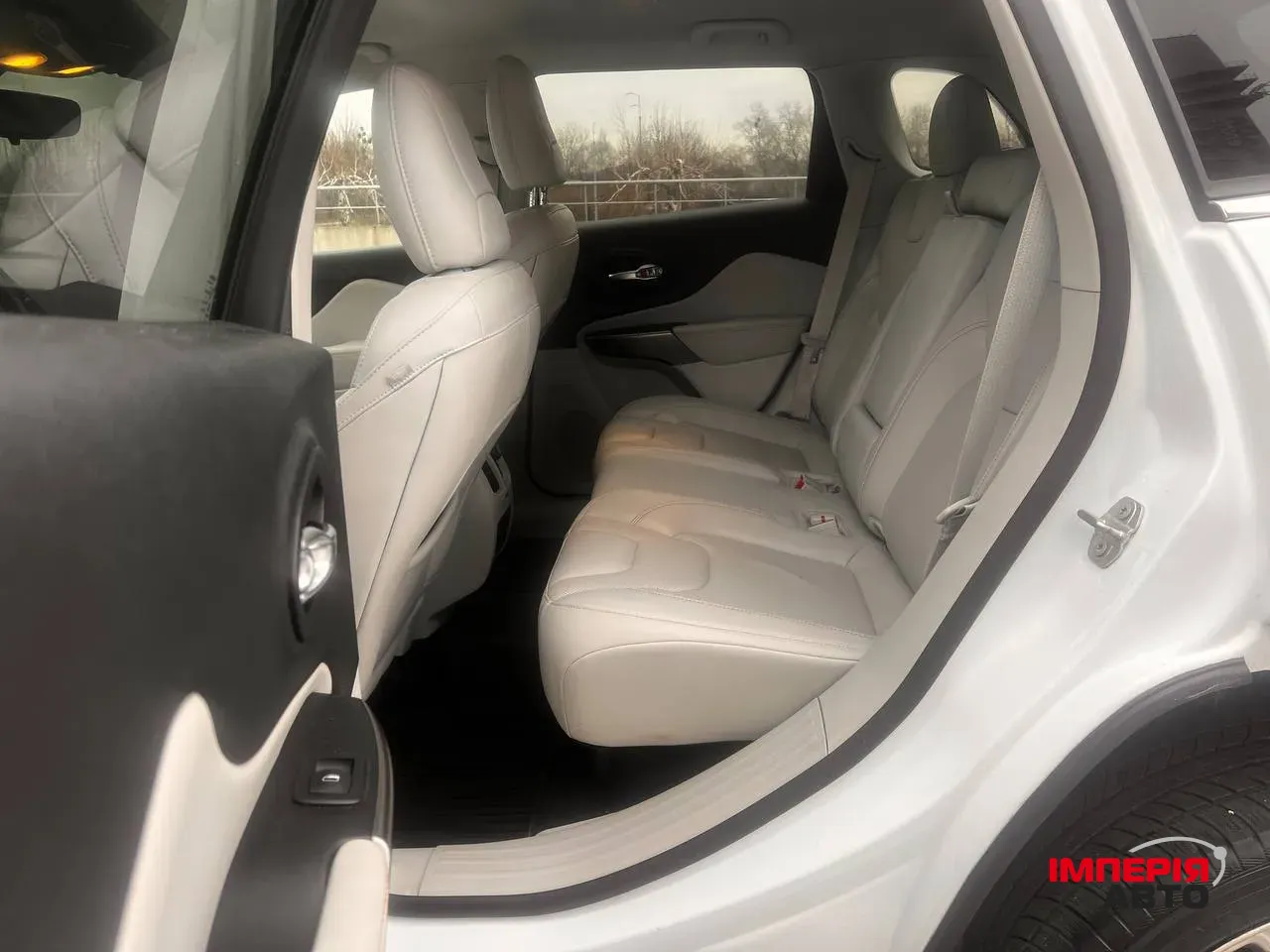 Jeep Cherokee - фото 14