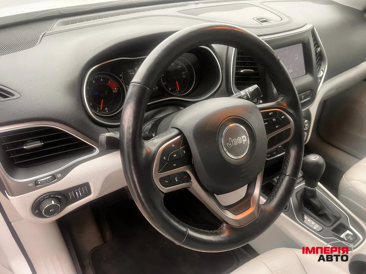 Jeep Cherokee - фото 15