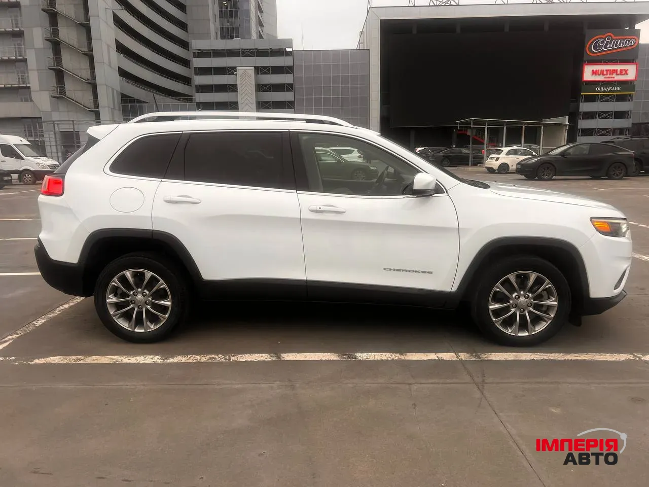 Jeep Cherokee - фото 4