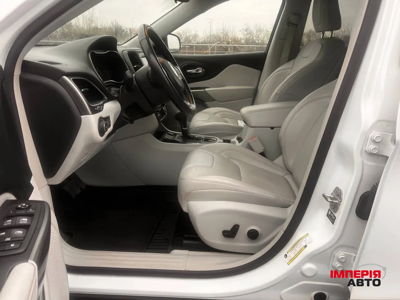 Jeep Cherokee - фото 13