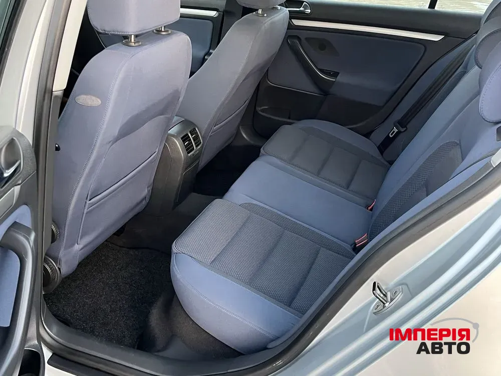 Volkswagen Golf - фото 6