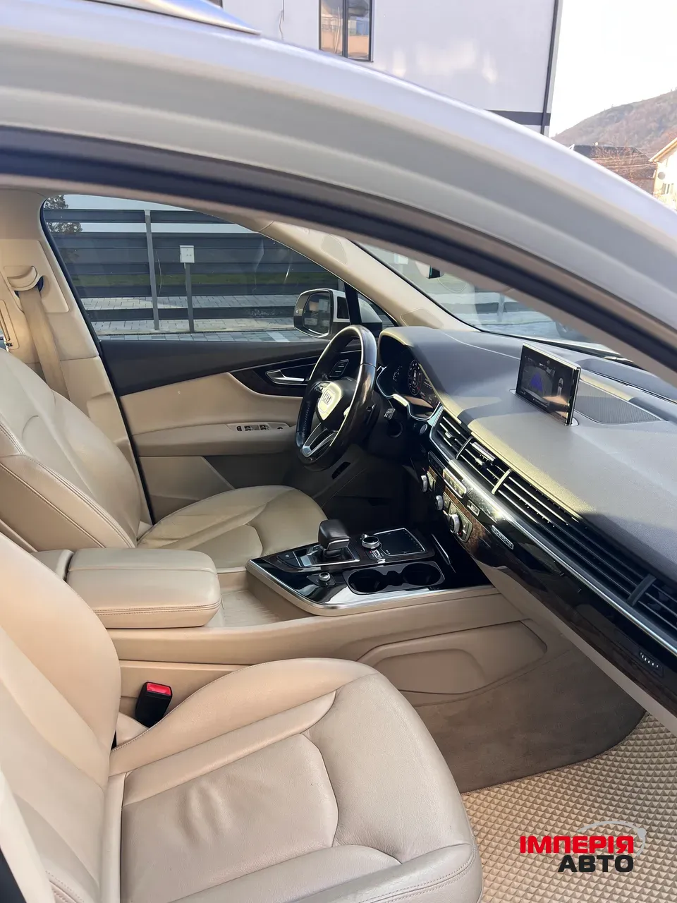 Audi Q7 - фото 10