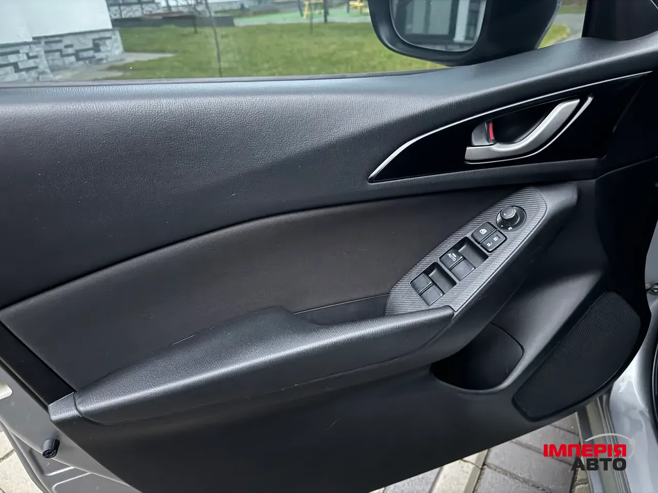 Mazda 3 - фото 9