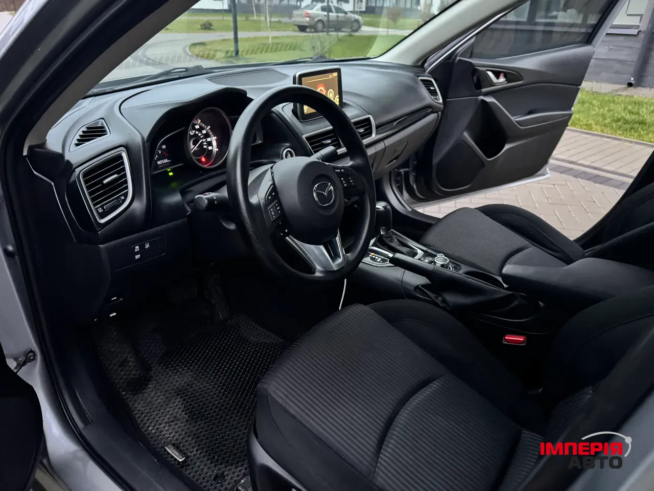 Mazda 3 - фото 8