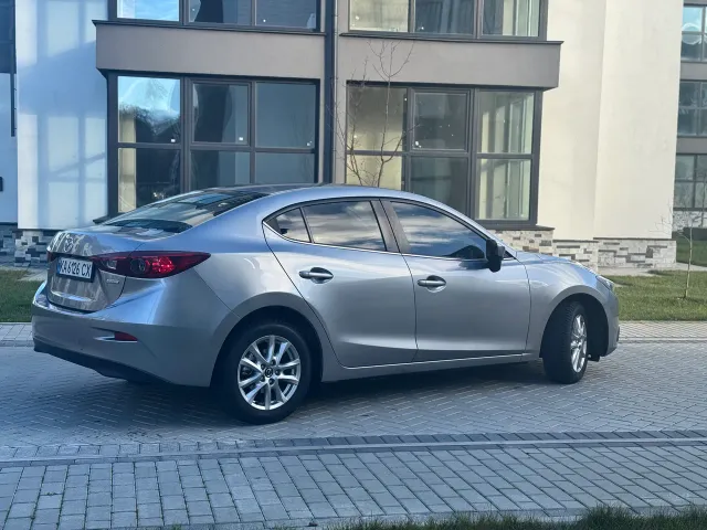 Mazda 3 - фото 3