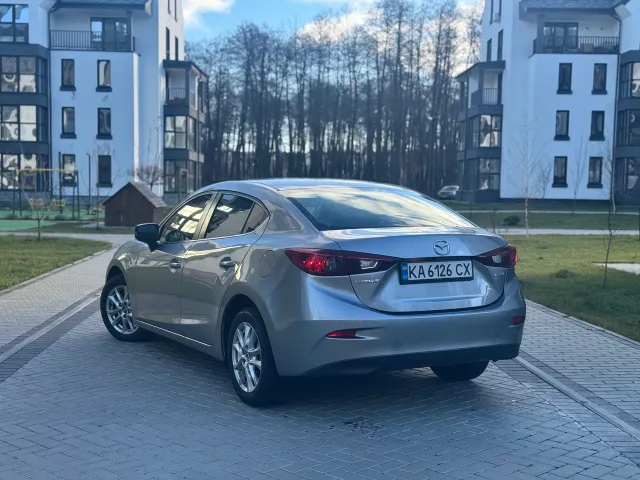 Mazda 3 - фото 5
