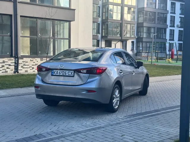 Mazda 3 - фото 4