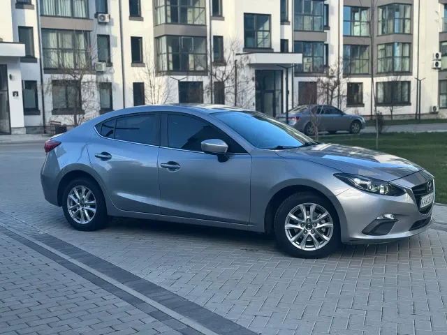Mazda 3 - фото 2