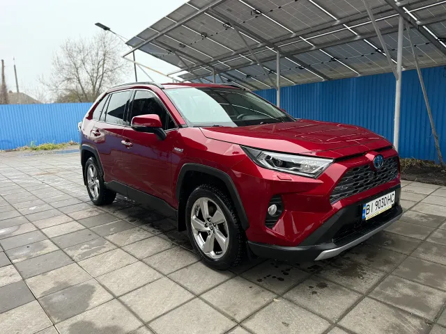 Toyota RAV4 - фото 1